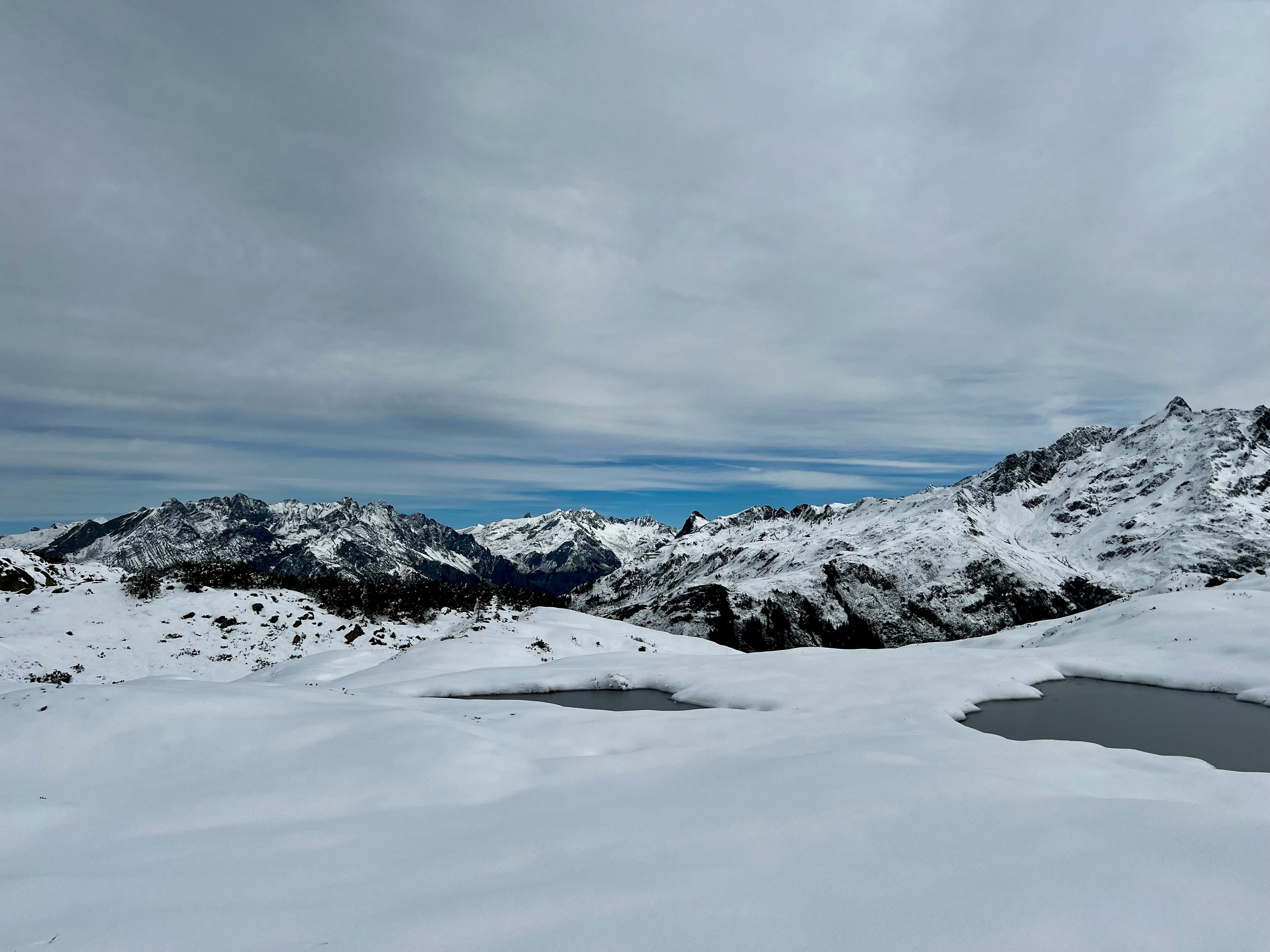 Solang Valley Background